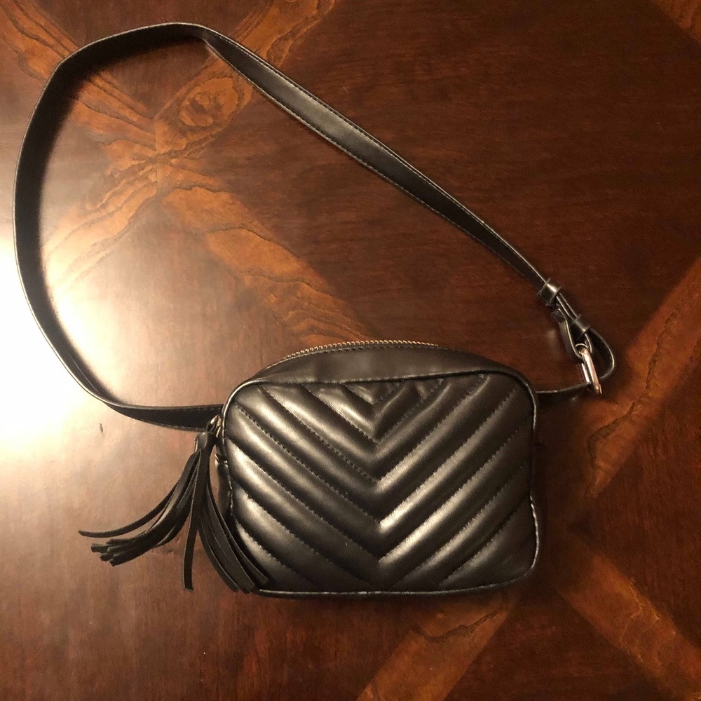 Black fanny pack